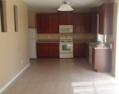 3017 Camino Real Drive S - Photo Thumbnail 2