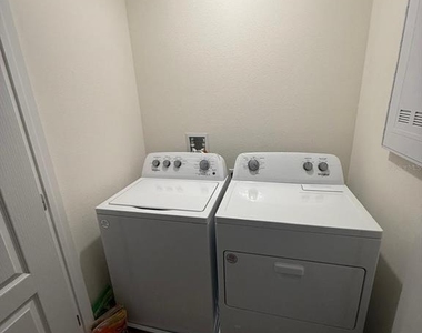 1419 Plank Place - Photo Thumbnail 27