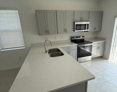 3208 Skyline Loop - Photo Thumbnail 12
