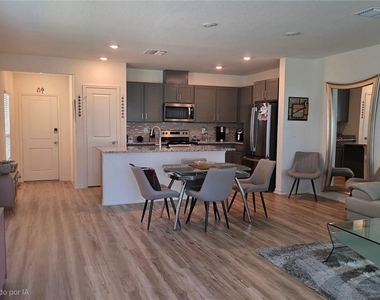 728 Stoney Point Circle - Photo Thumbnail 2