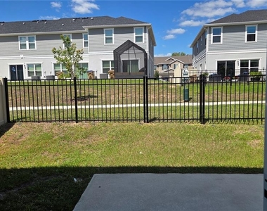 728 Stoney Point Circle - Photo Thumbnail 4