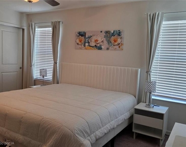 728 Stoney Point Circle - Photo Thumbnail 8