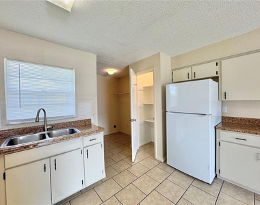 2540 Elm Avenue - Photo Thumbnail 6
