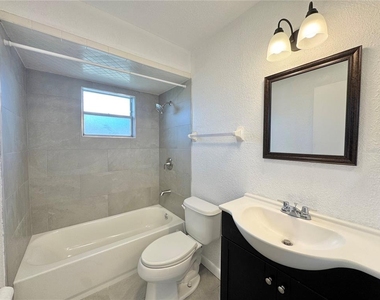 2540 Elm Avenue - Photo Thumbnail 13