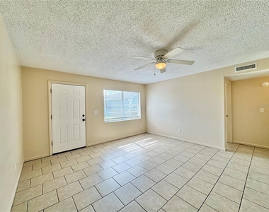 2540 Elm Avenue - Photo Thumbnail 9