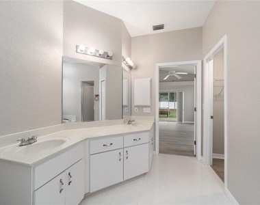 10061 Sw 74th Terrace - Photo Thumbnail 8