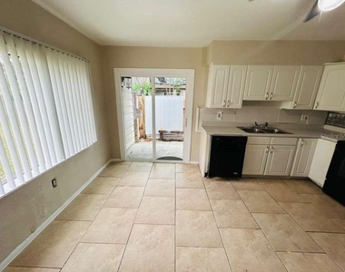 3914 Crayrich Circle - Photo Thumbnail 9
