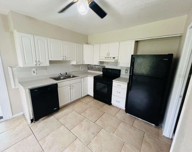 3914 Crayrich Circle - Photo Thumbnail 5