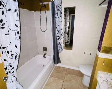 3914 Crayrich Circle - Photo Thumbnail 2