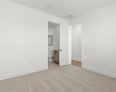 15363 Hamlin Park Drive - Photo Thumbnail 3