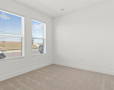 15363 Hamlin Park Drive - Photo Thumbnail 2