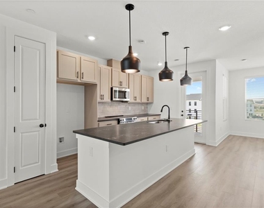 15363 Hamlin Park Drive - Photo Thumbnail 10