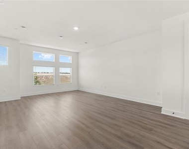 15363 Hamlin Park Drive - Photo Thumbnail 6