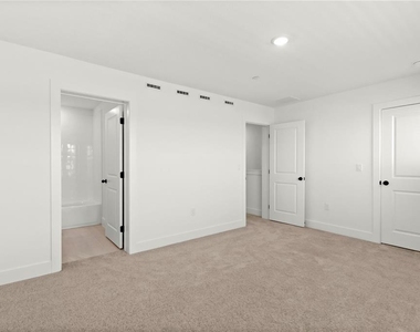 15363 Hamlin Park Drive - Photo Thumbnail 24