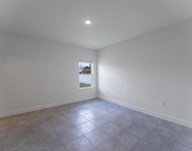 550 Marion Oaks Boulevard - Photo Thumbnail 11