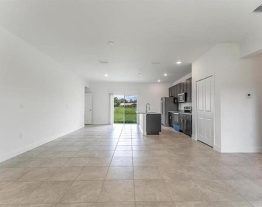 550 Marion Oaks Boulevard - Photo Thumbnail 6