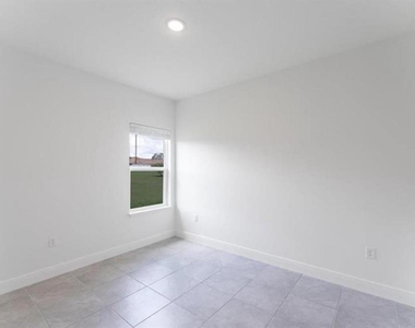 550 Marion Oaks Boulevard - Photo Thumbnail 17