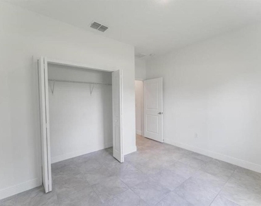550 Marion Oaks Boulevard - Photo Thumbnail 12