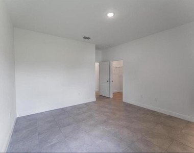 550 Marion Oaks Boulevard - Photo Thumbnail 16