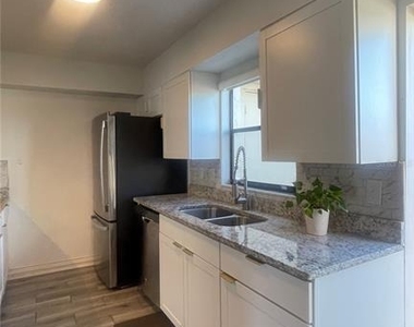 1718 Silver Creek Court - Photo Thumbnail 5