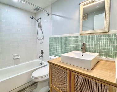 825 N Primrose Drive - Photo Thumbnail 7