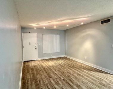 825 N Primrose Drive - Photo Thumbnail 5