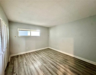 825 N Primrose Drive - Photo Thumbnail 8
