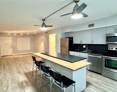 825 N Primrose Drive - Photo Thumbnail 3