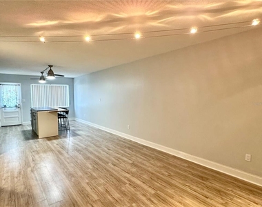 825 N Primrose Drive - Photo Thumbnail 4