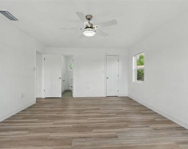 8812 Oakwood Drive - Photo Thumbnail 35