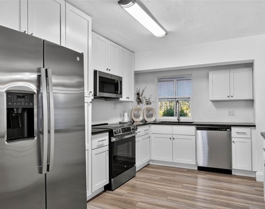 8812 Oakwood Drive - Photo Thumbnail 12