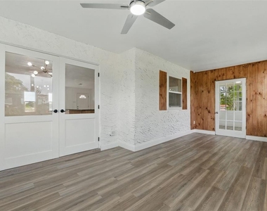 8812 Oakwood Drive - Photo Thumbnail 21