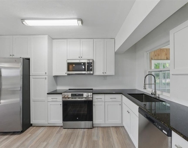 8812 Oakwood Drive - Photo Thumbnail 15