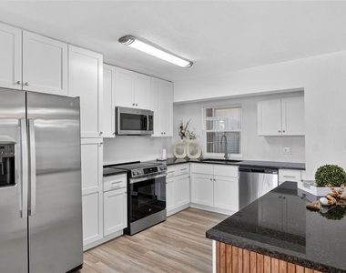8812 Oakwood Drive - Photo Thumbnail 10
