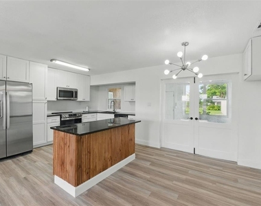 8812 Oakwood Drive - Photo Thumbnail 18