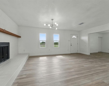 8812 Oakwood Drive - Photo Thumbnail 8