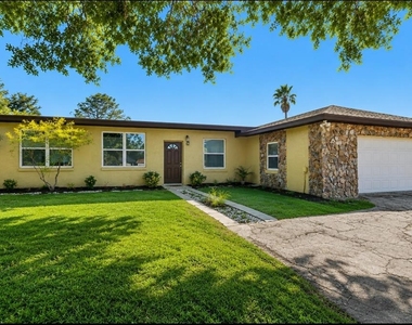 8812 Oakwood Drive - Photo Thumbnail 1