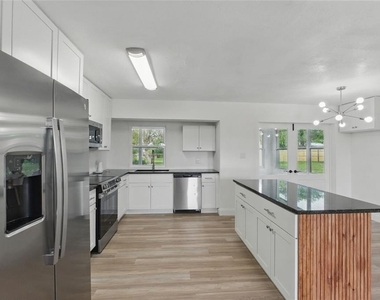8812 Oakwood Drive - Photo Thumbnail 16