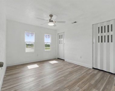 8812 Oakwood Drive - Photo Thumbnail 27