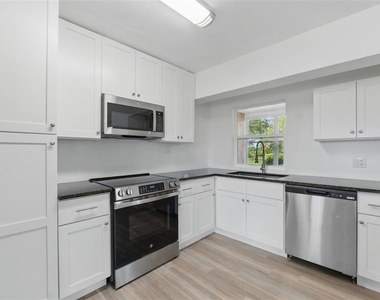 8812 Oakwood Drive - Photo Thumbnail 14
