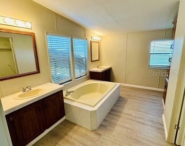 6814 Redwing Road - Photo Thumbnail 12