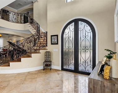2616 N Westmoreland Drive - Photo Thumbnail 3