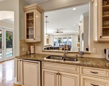 2616 N Westmoreland Drive - Photo Thumbnail 12