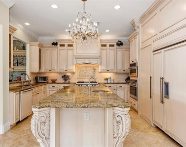 2616 N Westmoreland Drive - Photo Thumbnail 8