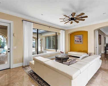 2616 N Westmoreland Drive - Photo Thumbnail 6