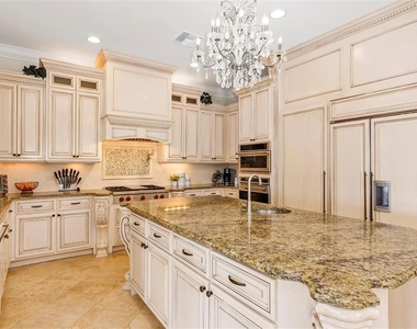 2616 N Westmoreland Drive - Photo Thumbnail 11