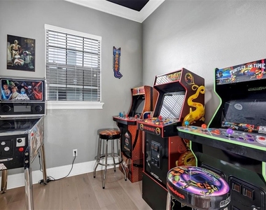 2616 N Westmoreland Drive - Photo Thumbnail 35