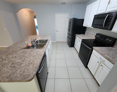 184 Fishermans Cove Drive - Photo Thumbnail 9