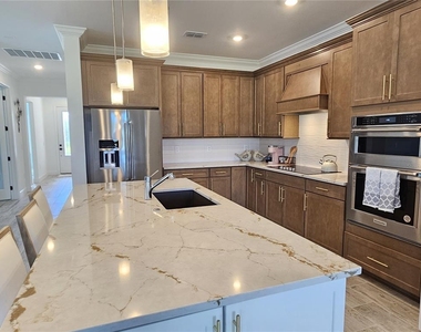17925 Nadine Place - Photo Thumbnail 10