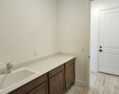17925 Nadine Place - Photo Thumbnail 32